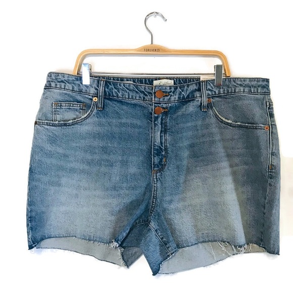 NWT Universal Threads Distresses Vintage Midi Denim Shorts Women’s Plus size 18 - Picture 1 of 8